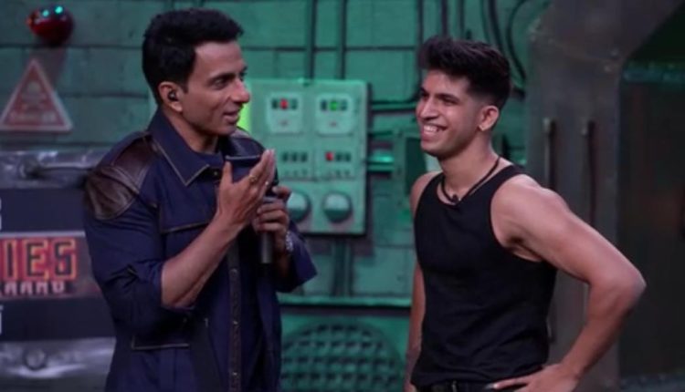 Sonu Sood has a heartfelt conversation with ‘MTV Roadies’ contestant, his parents